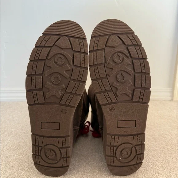 Bos. & Co. Women's EU 40. Omega Wool-Lined Ankle Boot - Picture 9 of 9